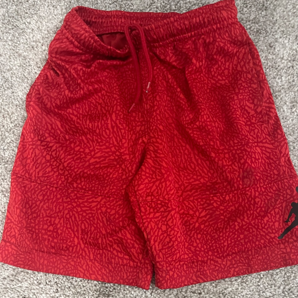 Boys red Jordan shorts size small 5/6 . 3 for 15$